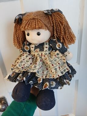 Vintage Musical Windup Girl Rag Doll Style Collectable Decor